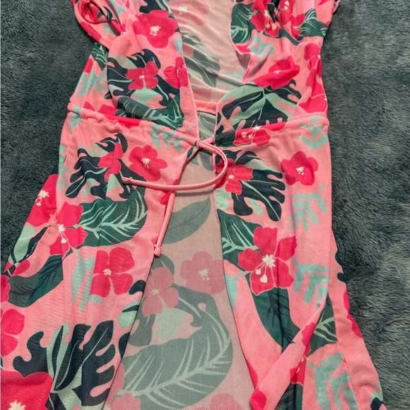 Childs Swimsuit with cover up - Picture 7 of 7